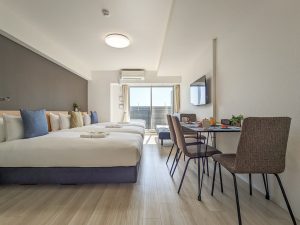エスリードホテル大阪心斎橋[高層階]シングルベッド3台ソファ1台34.8平米/客室