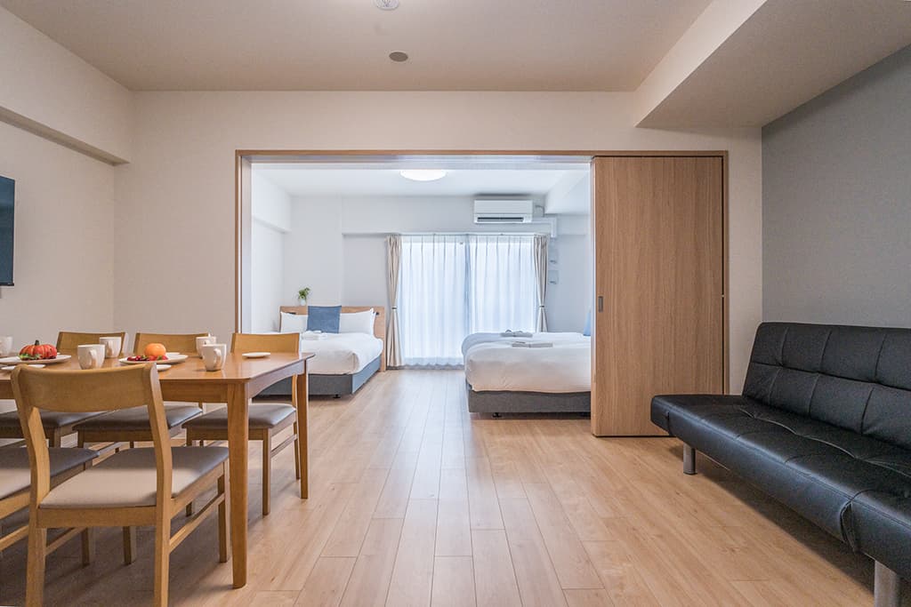 ダブルベッド×2 シングルベッド×1 ソファベッド×1/48.0平米【禁煙】